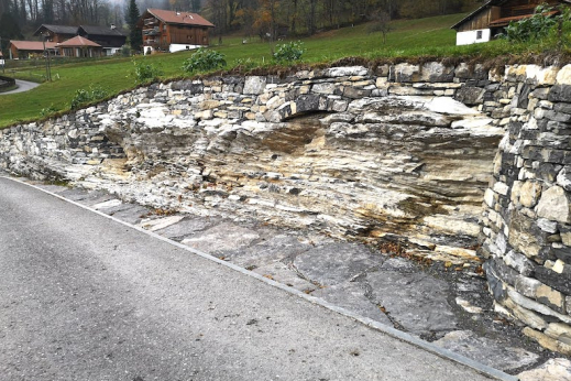 Die Trockenmauer nach der Fertigstellung